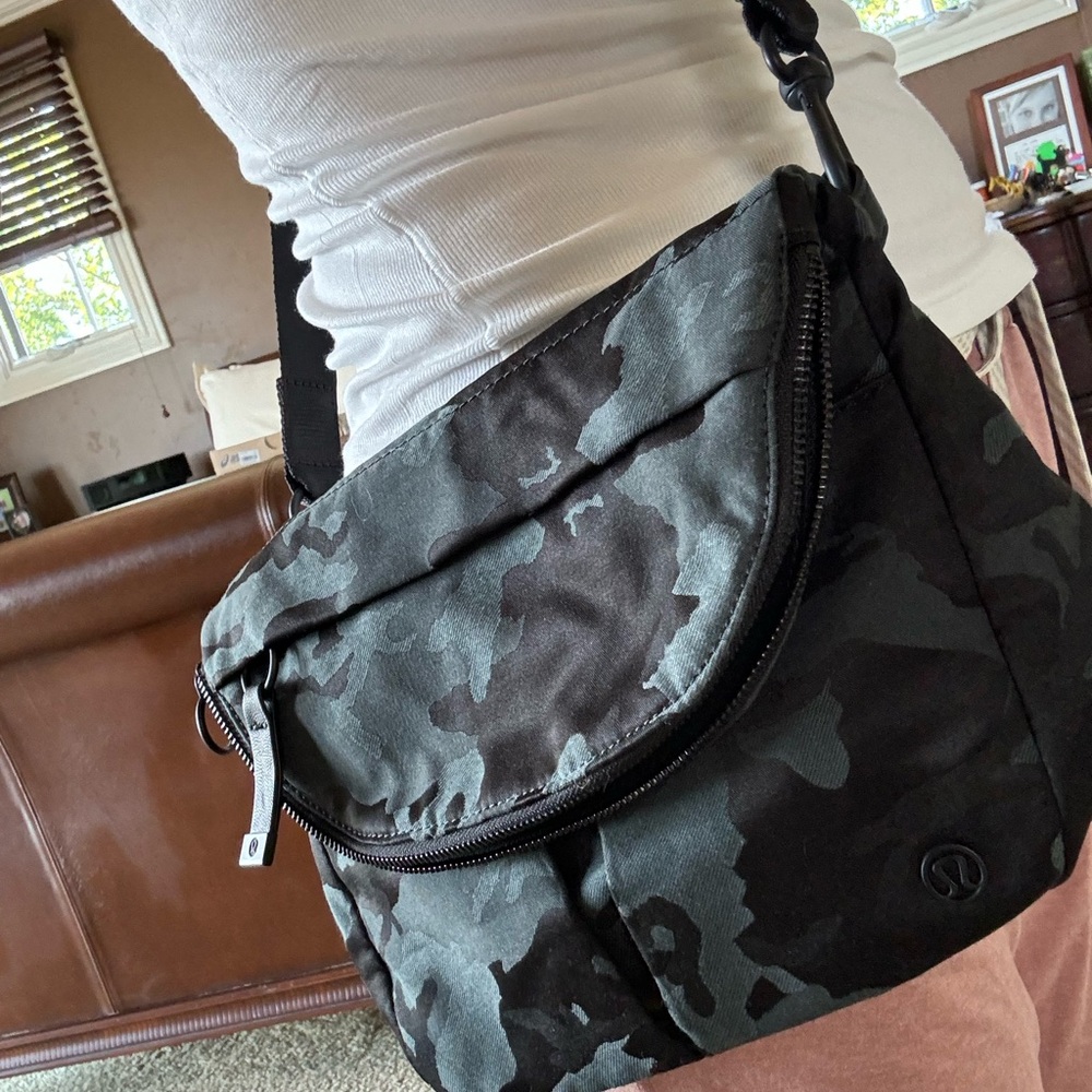 Lululemon purse